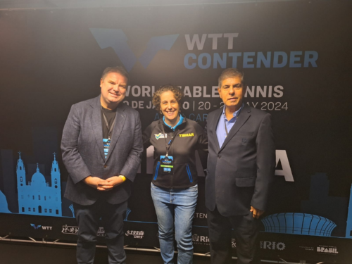 professora Taisa ao lado de Alaor Azevedo e Steve Dainton