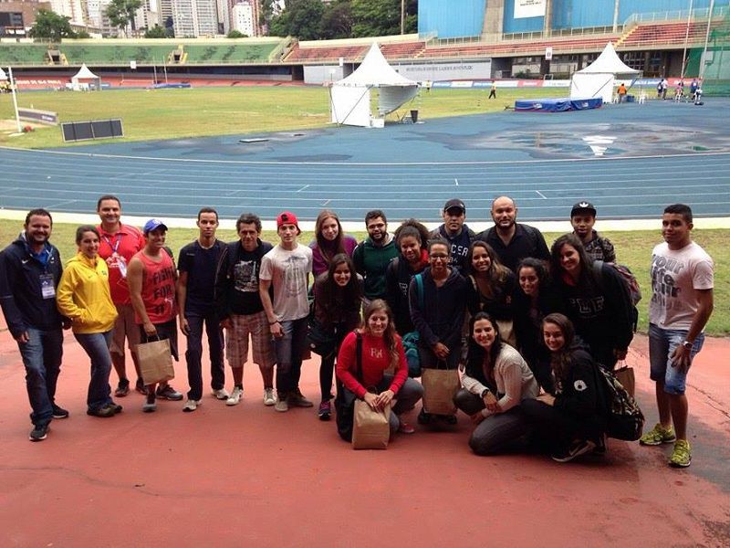 Alunos das disciplinas Esporte Adaptado e Atletismo